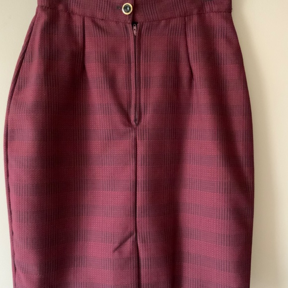 Jacket/skirt set with matching earrings - Picture 4 of 10